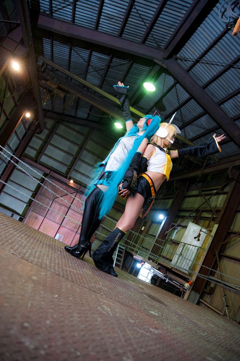 [Cosplay]   cos制服双姐妹